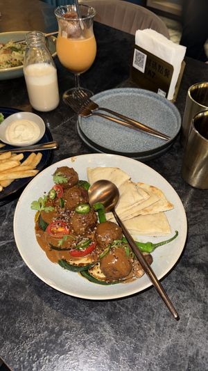 Mole Sauce Meatballs with Pita Bread 🫓🧆🍅 NTD420   at BaganHood 蔬食餐酒館 in Taipei