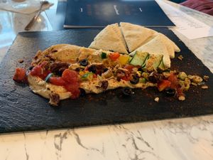 Hummus and pitta  at BaganHood 蔬食餐酒館 in Taipei