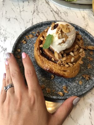 Cinnamon roll (must try) at BaganHood 蔬食餐酒館 in Taipei