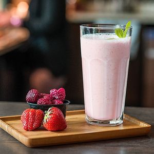 Strawberry milkshake,
can be made with soja ice and soja milk at Quetzal in Antwerpen