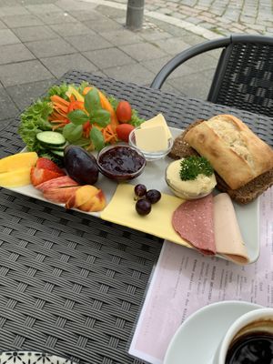 small breakfast  at Monkey Mind in Berlin