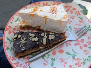 Snickers cake and a cheesecake at Monkey Mind in Berlin