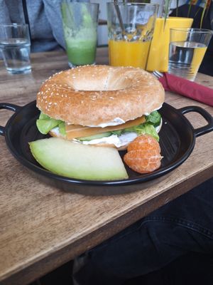 "Lachs"-Bagel at Monkey Mind in Berlin