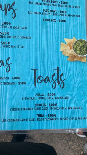 Food at Zulla Surf Bowls in Nazare