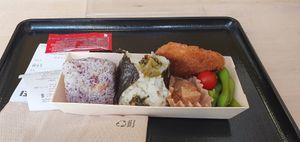 Vegan bento, 8 euros at Omusubi Gonbei in Paris