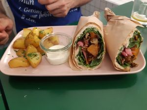 Main / plant-based chicken dürum at Romero Verde in Madrid