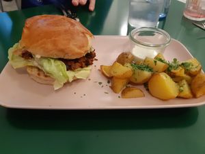 Main / One of their burgers at Romero Verde in Madrid