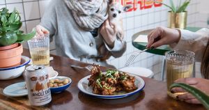 Buñuelos de calabacín con veganesa verde, el sueño de una chihuahua. at Romero Verde in Madrid