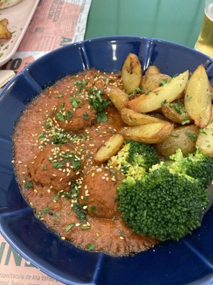 Albóndigas increíbles  at Romero Verde in Madrid