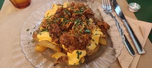 Patatas con carne mechada y queso de anacardos at Romero Verde in Madrid