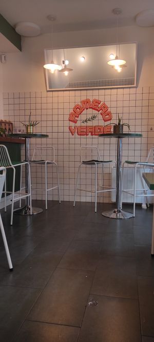 Restaurante, mesas altas at Romero Verde in Madrid