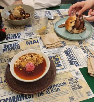 Doble pistacho, Tamagochi Helado, Flanbrosía de chocolate blanco at Romero Verde in Madrid