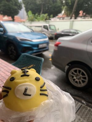 Cute tiger red bean bun 🐯 #Veganuary at Dough Magic 扑面而来 - Chinatown in Central Singapore