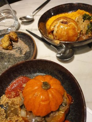 Sélection of mains at Polichinelle in Paris