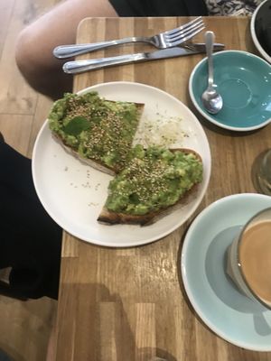 guac tartine at Virgule in Toulouse