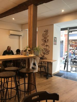 interior at Virgule in Toulouse