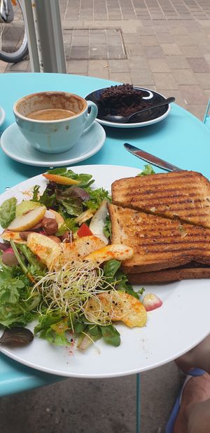 Grilled cheese sandwich and salad, brownie and coffee at Virgule in Toulouse