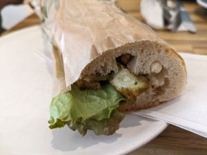 Tofu avocado sandwich at Virgule in Toulouse