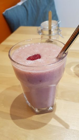Milkshake with red fruits at Virgule in Toulouse