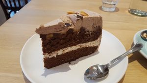 Layer cake of the day at Virgule in Toulouse