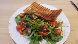 Grilled cheese with salad at Virgule in Toulouse