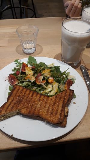 Grilled cheese plate and banana-pear milkshake at Virgule in Toulouse