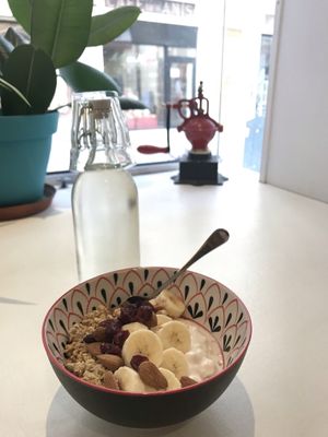 Soghurt Granula Bowl at Virgule in Toulouse