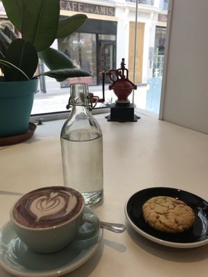 Hot vegan chocolate and cookie. at Virgule in Toulouse