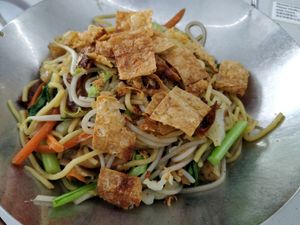 Fried Hokkien noodles at K Tree 康妙素食馆 in Central Singapore