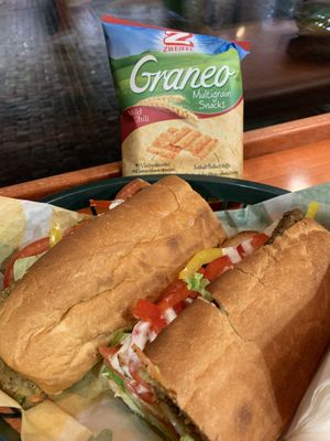 I tried the spicy vegan patty with the vegan garlic aioli yesterday. It was delicious and incredibly satisfying. I’d love it if this was an option in Canada.  at Subway in Windisch