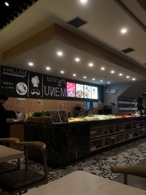 Entrance at Qing Chun Yin Qin Dian in Hangzhou