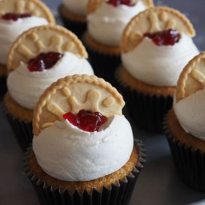 Jammie dodger cupcakes at Heirloom in Edlesborough