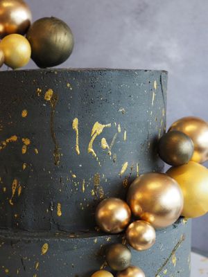 Two tiered birthday cake at Heirloom in Edlesborough