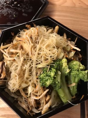 Vegan yakisoba at Fahua 法華素食 in Osaka