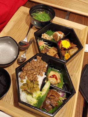 Mince pork Bento set at Fahua 法華素食 in Osaka