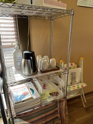 Free self serve tea which is cool  at Hitokokyu in Tokyo