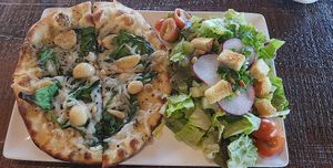 Spinach & garlic pizza with vegan cheese and the 8-colors salad without Cheese and vinaigrette. at SPIN Pizza in Topeka