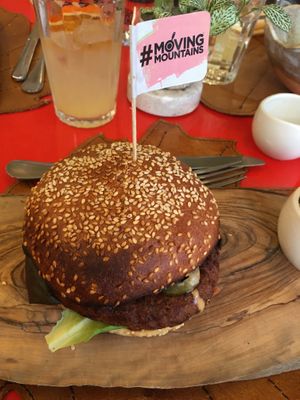 Menú del día: hamburguesa Moving Mountains at Run Run Run in Madrid