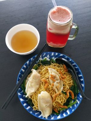 Dumpling mee kia at 729 Vegan in North Singapore