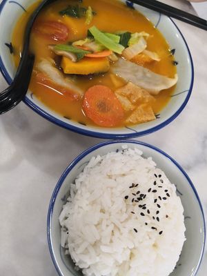 Tomyan soup rice at 729 Vegan in North Singapore