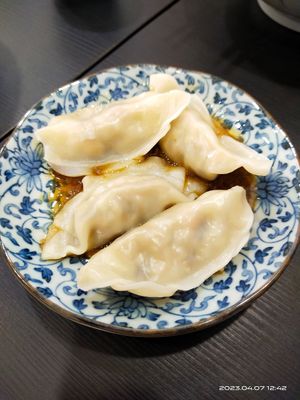 Steam dumplings at 729 Vegan in North Singapore