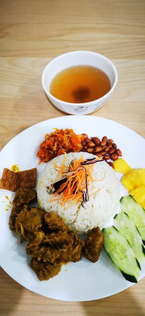 Dry curry rice at 729 Vegan in North Singapore