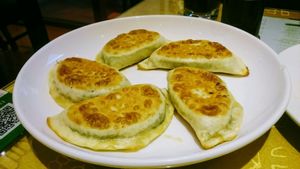 Dumplings filled with green herbs at Jing Lian Zhai - Hepingli in Beijing
