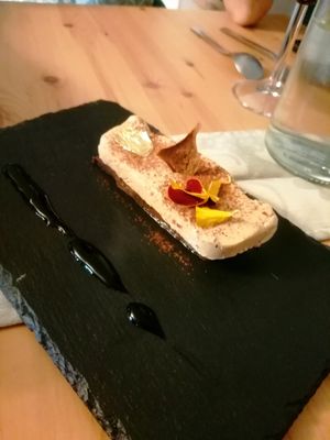 Foye gras sur confit d'oignons aux cidre et biscuit à la châtaigne at M.Y.Table-Restaurant in Augan