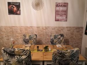 Belle déco pour appuyer une carte exceptionnellement goûteuse at M.Y.Table-Restaurant in Augan