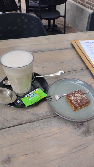 Chai latte with oat milk and chocolate and caramel slice 😋 at Het Kantongerecht in Boxmeer