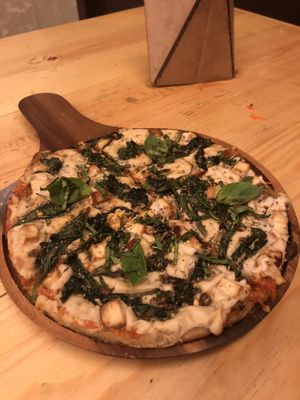 Pizza spinach and tofu and loads of cheese at Ubuntu Eat in Kolkata