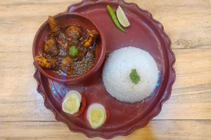 Chingrir Jhaal (Bengali-style Shrymp Curry) with Steamed Rice at Ubuntu Eat in Kolkata