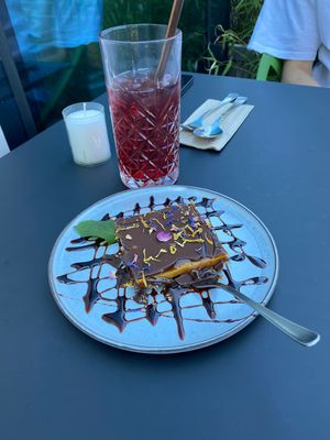Snickers Schnitte   at Nude Food in Augsburg