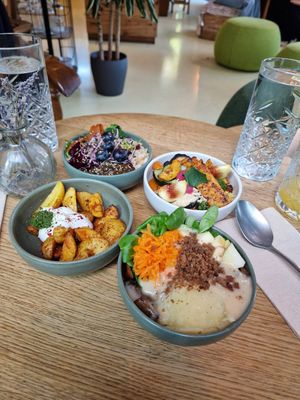 Tapas Menu (3 small Bowls) at Nude Food in Augsburg